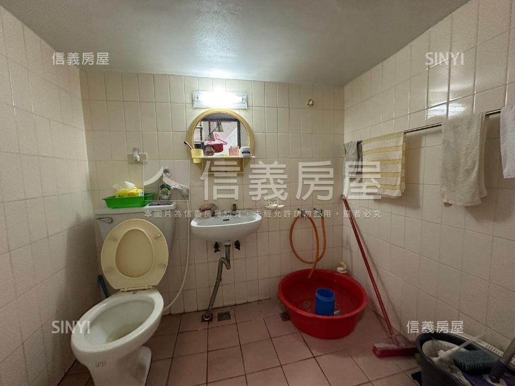 左營新民國小車庫透天房屋室內格局與周邊環境