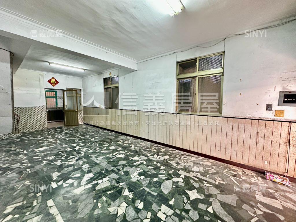 前鎮正街邊間透天房屋室內格局與周邊環境