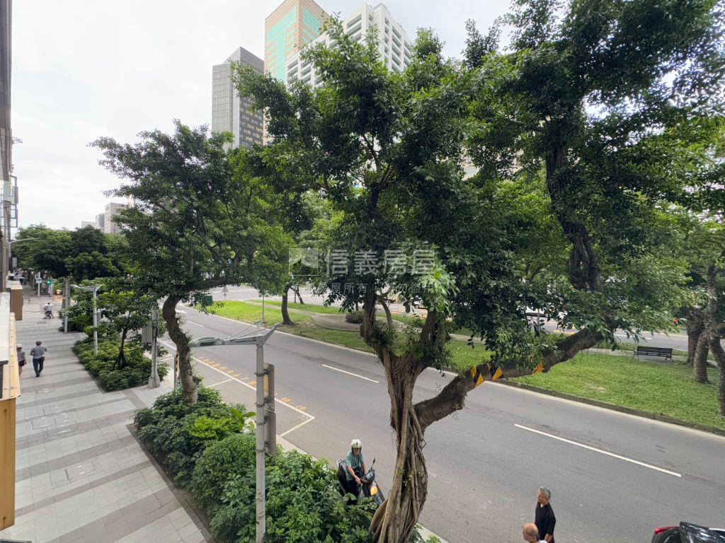 敦南林蔭首排藍天凱悅房屋室內格局與周邊環境