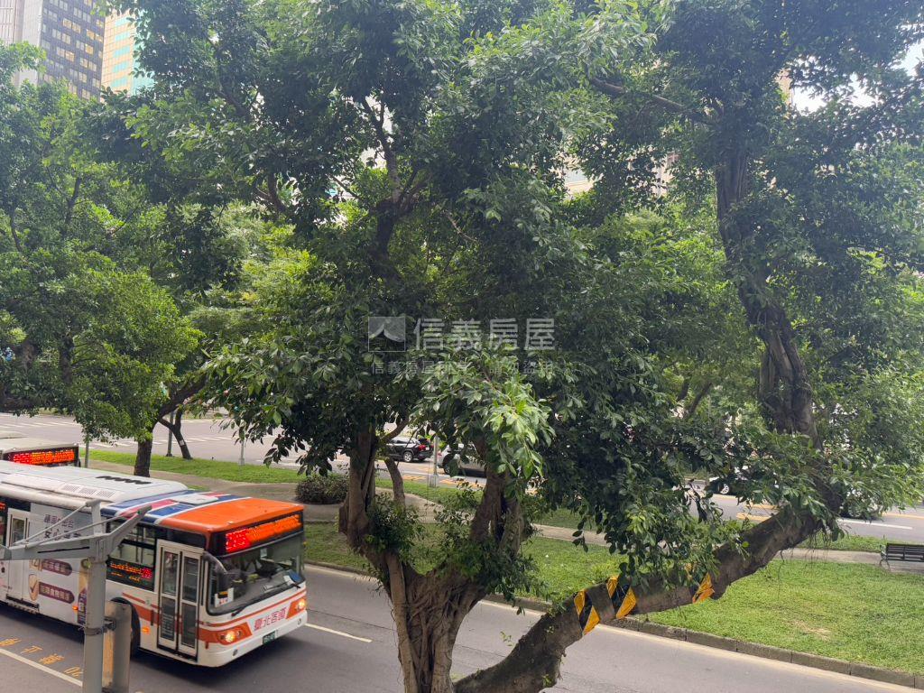 敦南林蔭首排藍天凱悅房屋室內格局與周邊環境