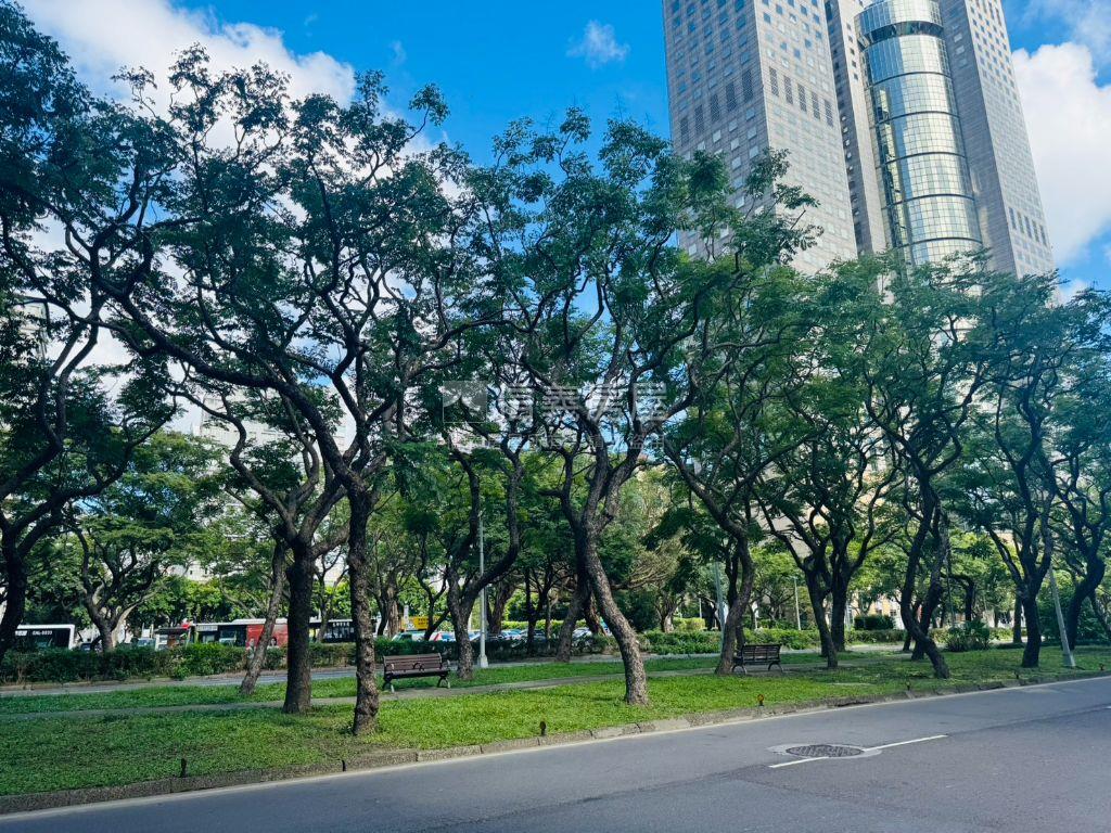 敦南林蔭首排藍天凱悅房屋室內格局與周邊環境