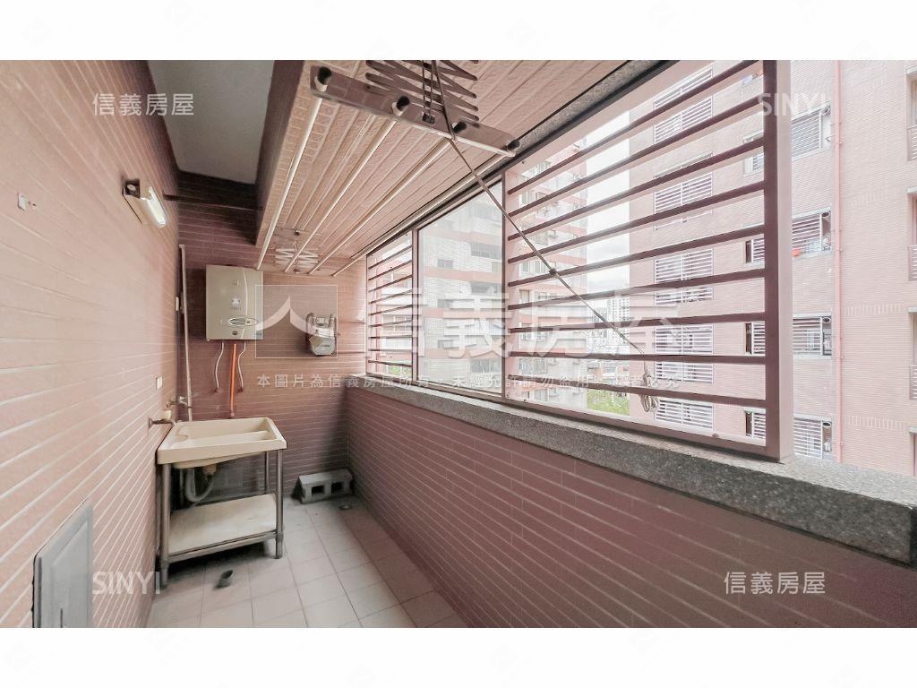 新案至善河畔三房平車位房屋室內格局與周邊環境