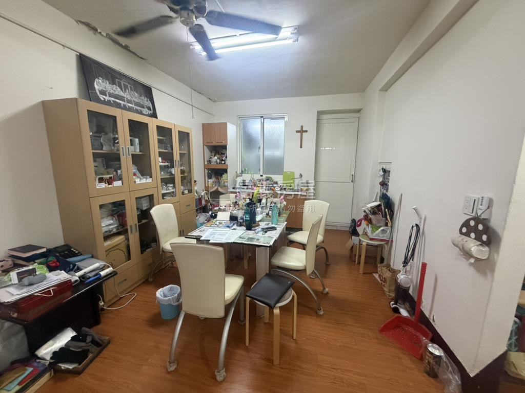 近彰基大面寬有孝親房透天房屋室內格局與周邊環境