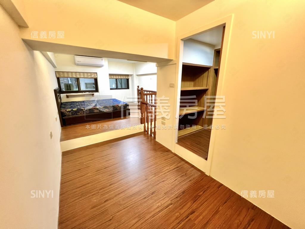 降價！稀有邊間露臺有車位房屋室內格局與周邊環境