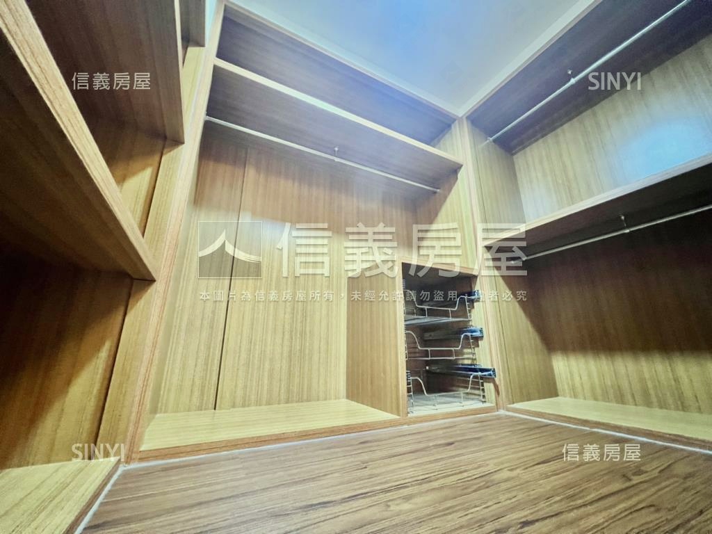 降價！稀有邊間露臺有車位房屋室內格局與周邊環境