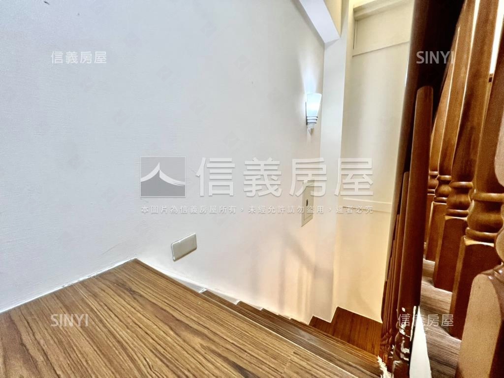 降價！稀有邊間露臺有車位房屋室內格局與周邊環境