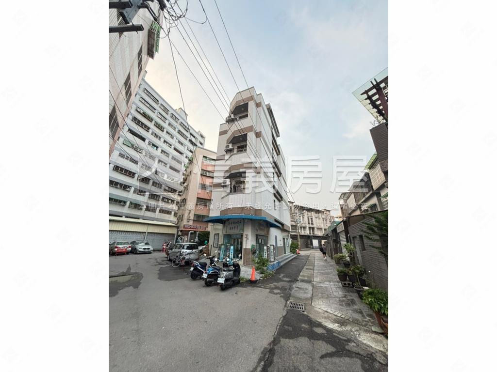 近勤益整棟收租透套房屋室內格局與周邊環境