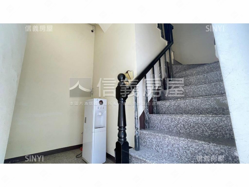 近勤益整棟收租透套房屋室內格局與周邊環境