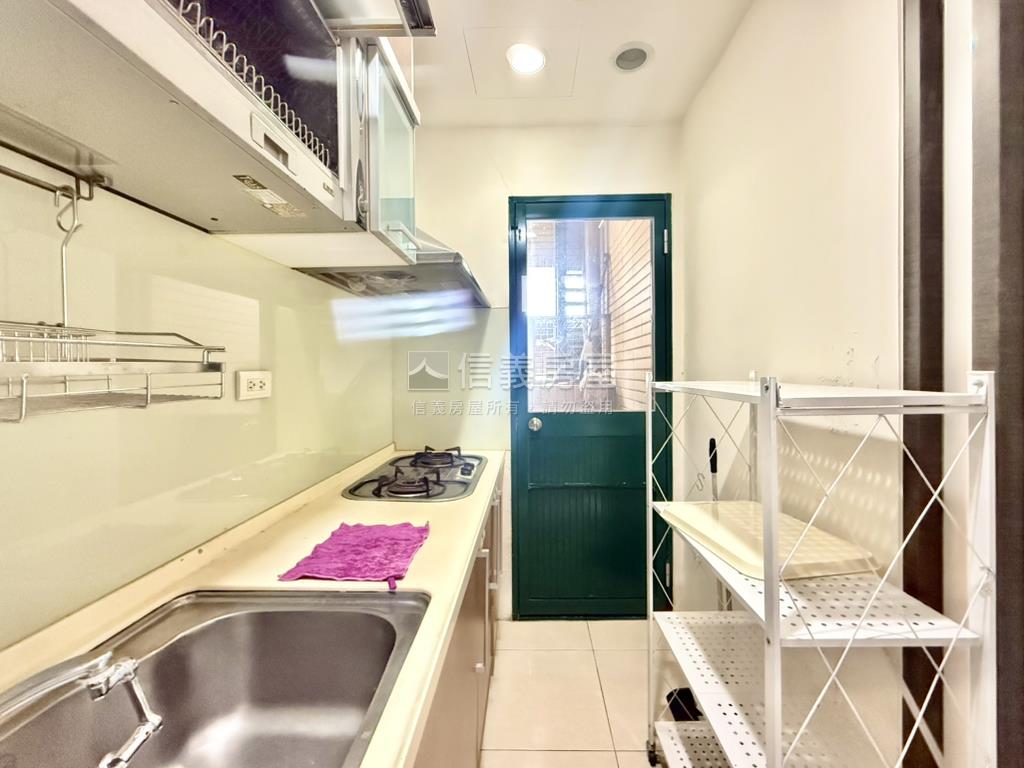 秘密花園綠意盎然二房車位房屋室內格局與周邊環境