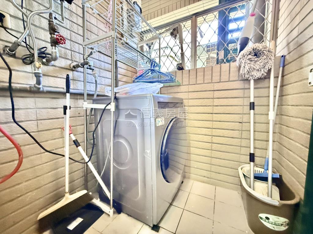 秘密花園綠意盎然二房車位房屋室內格局與周邊環境