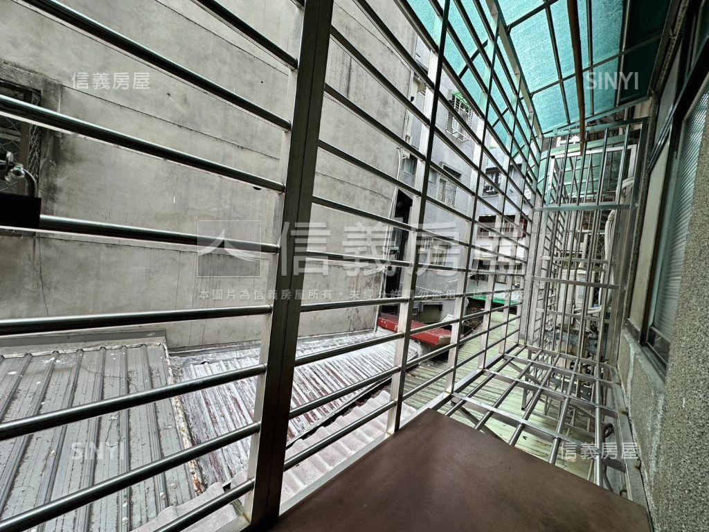 捷運學區三房二樓房屋室內格局與周邊環境