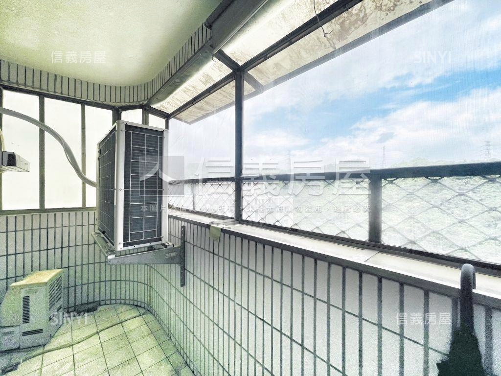 東方山莊四房車位房屋室內格局與周邊環境