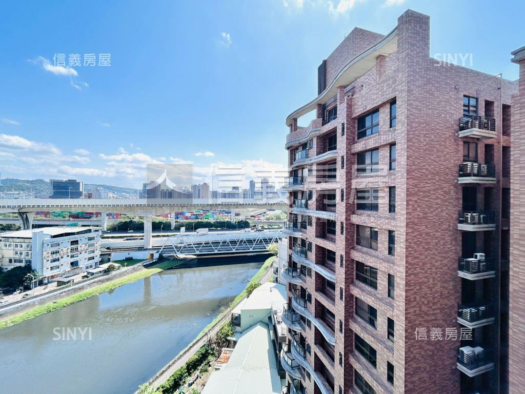 星晴天河景三房車位房屋室內格局與周邊環境