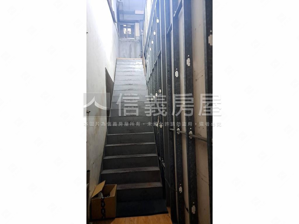 南屯角間大地坪店面房屋室內格局與周邊環境