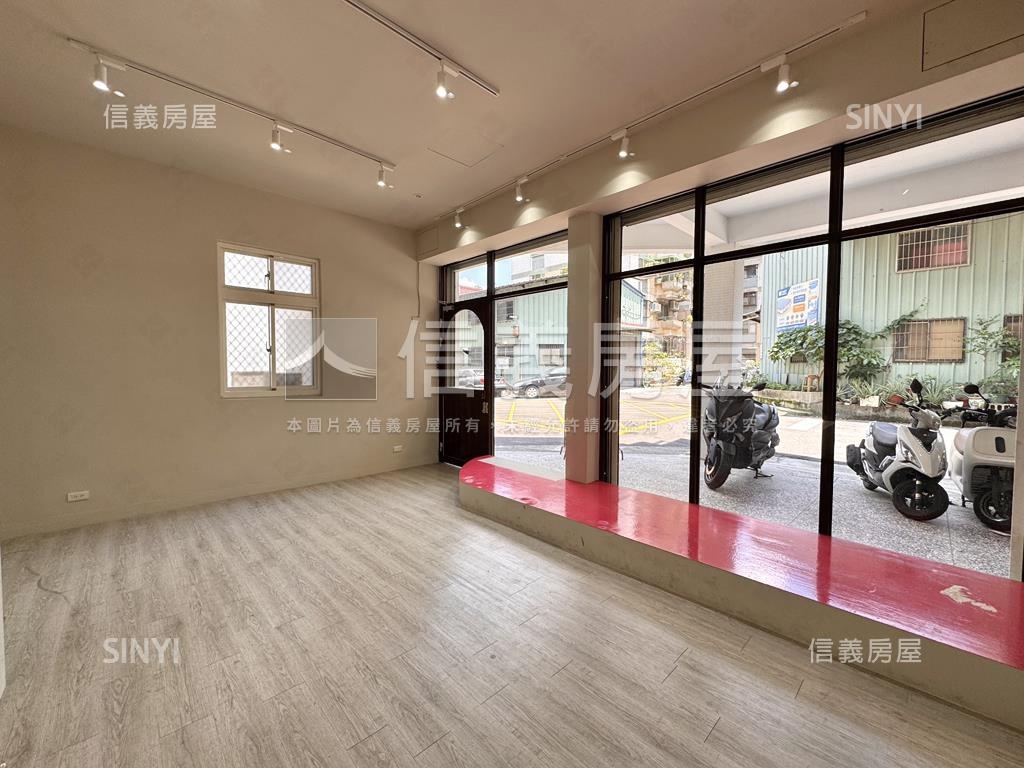 雙櫥窗文青角間美店面房屋室內格局與周邊環境
