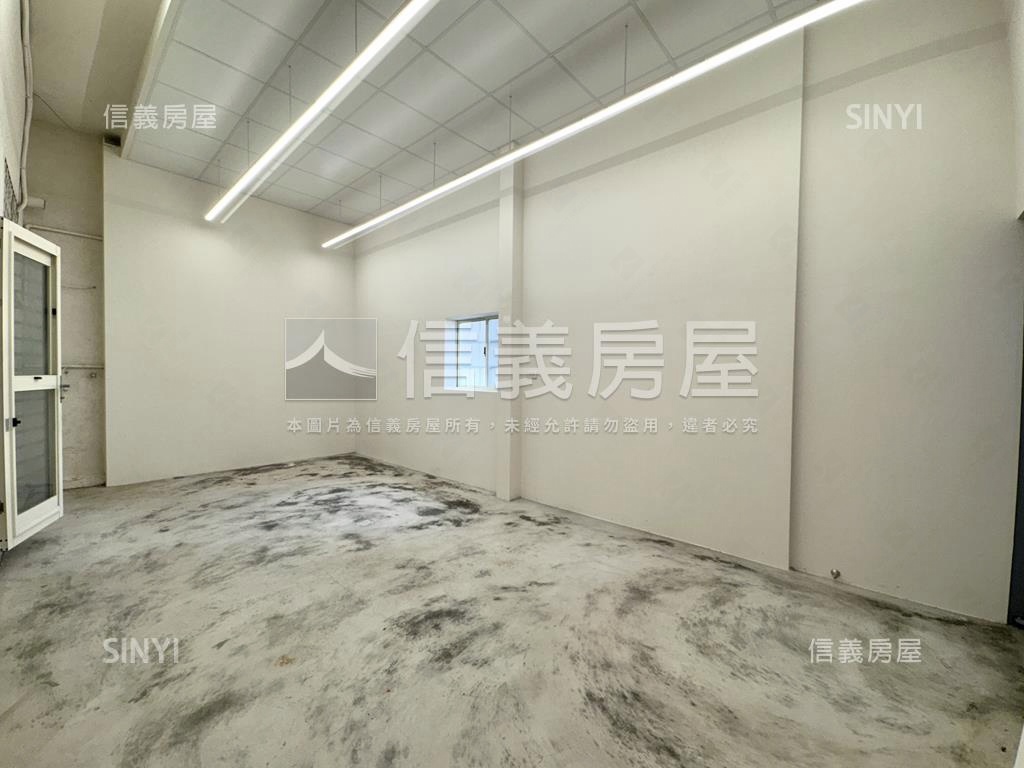 雙櫥窗文青角間美店面房屋室內格局與周邊環境