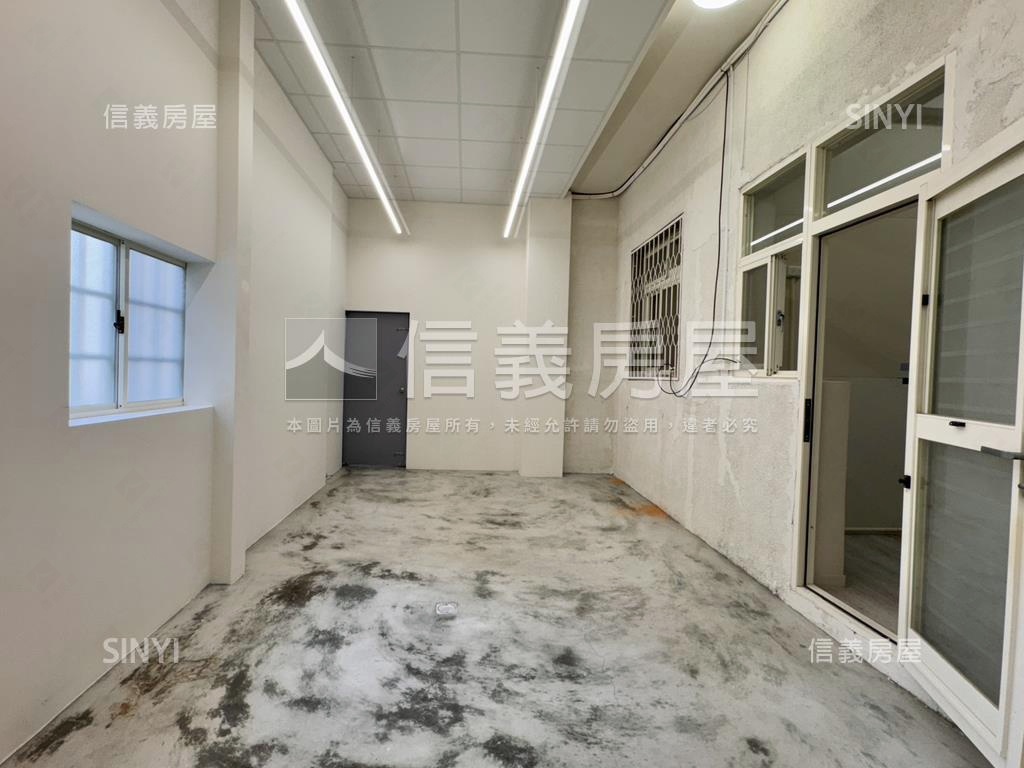 雙櫥窗文青角間美店面房屋室內格局與周邊環境