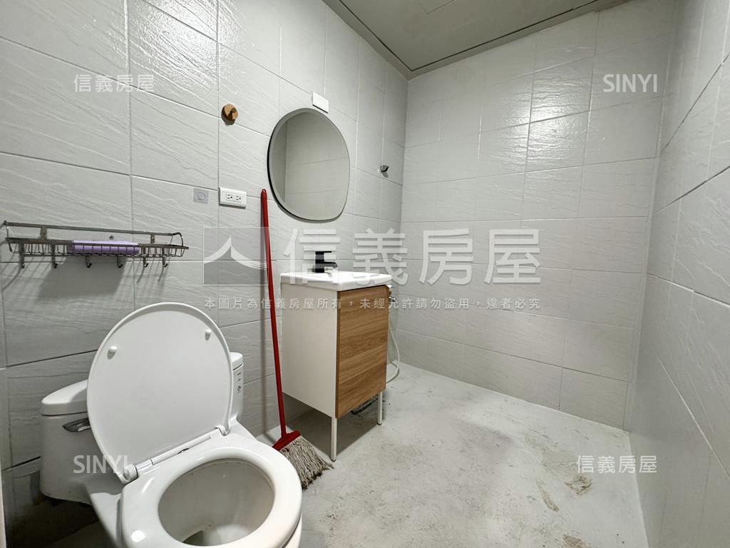 雙櫥窗文青角間美店面房屋室內格局與周邊環境