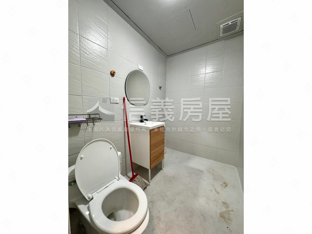雙櫥窗文青角間美店面房屋室內格局與周邊環境