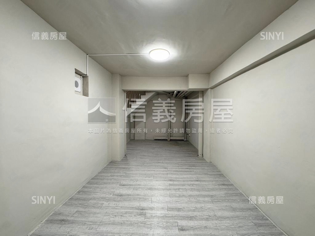 雙櫥窗文青角間美店面房屋室內格局與周邊環境