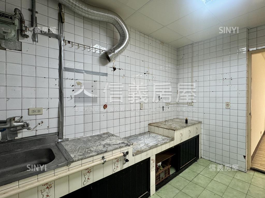 中和捷運公寓三樓房屋室內格局與周邊環境