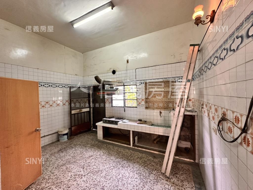 高雄旗山旗尾國小獨棟透天房屋室內格局與周邊環境