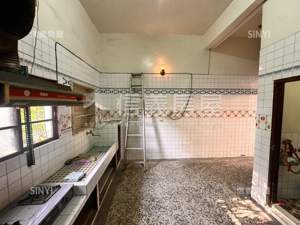 高雄旗山旗尾國小獨棟透天房屋室內格局與周邊環境