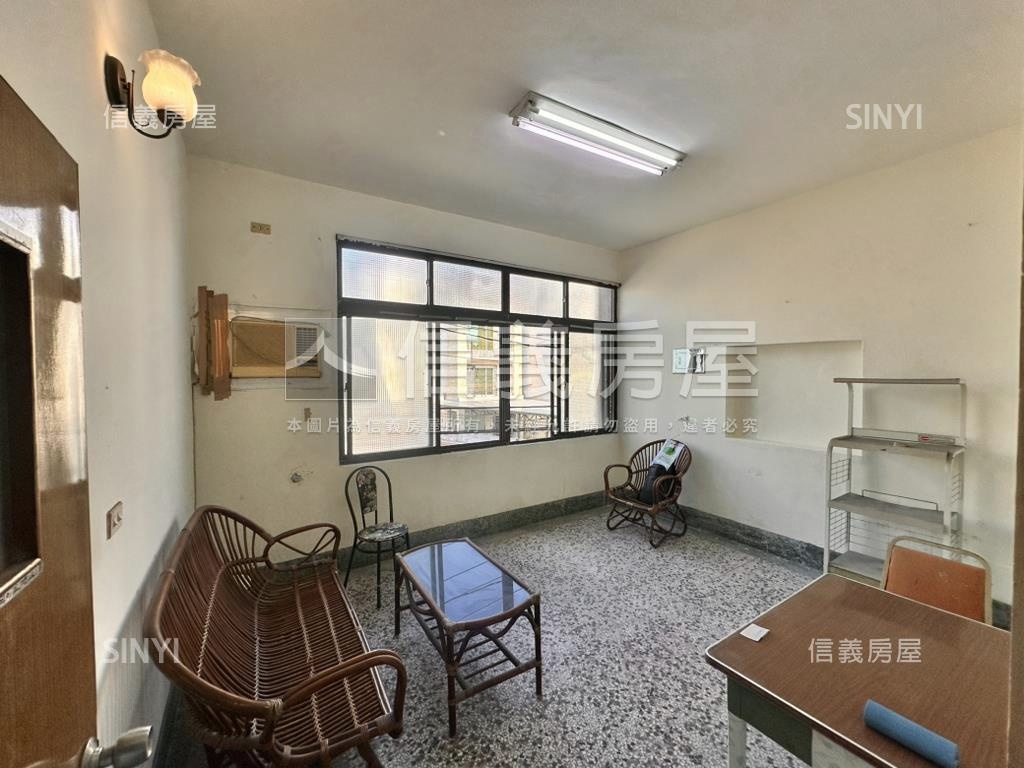 高雄旗山旗尾國小獨棟透天房屋室內格局與周邊環境