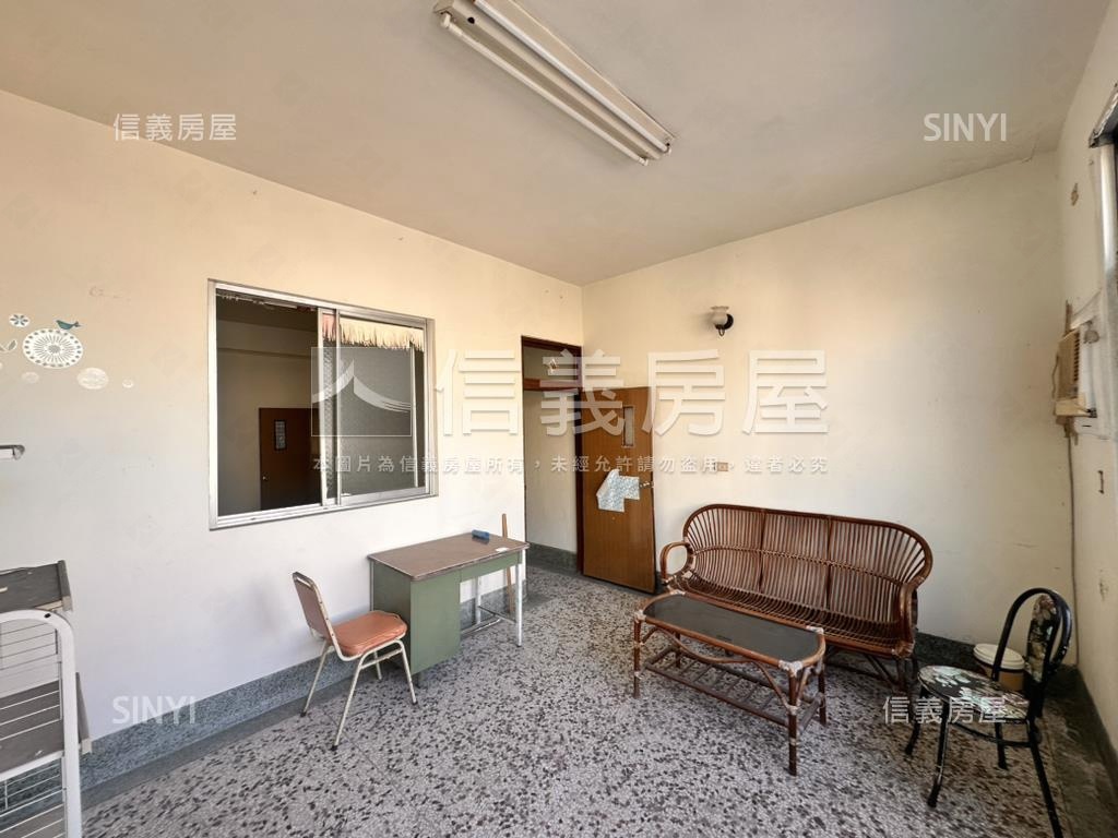 高雄旗山旗尾國小獨棟透天房屋室內格局與周邊環境