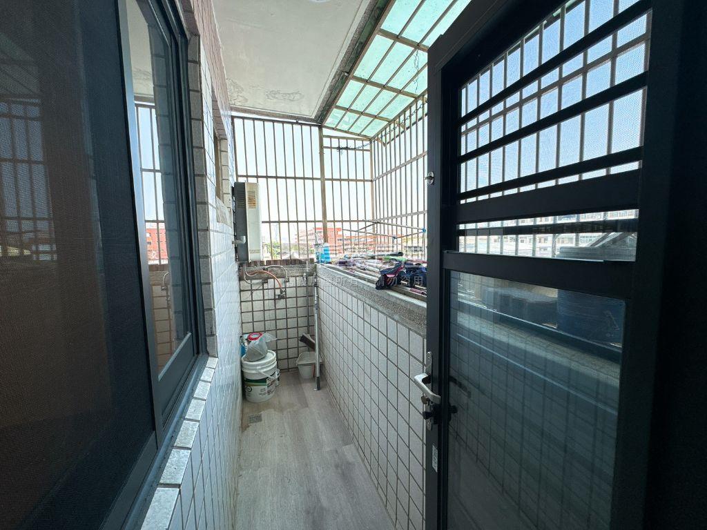 全新裝潢！次頂樓美三房房屋室內格局與周邊環境