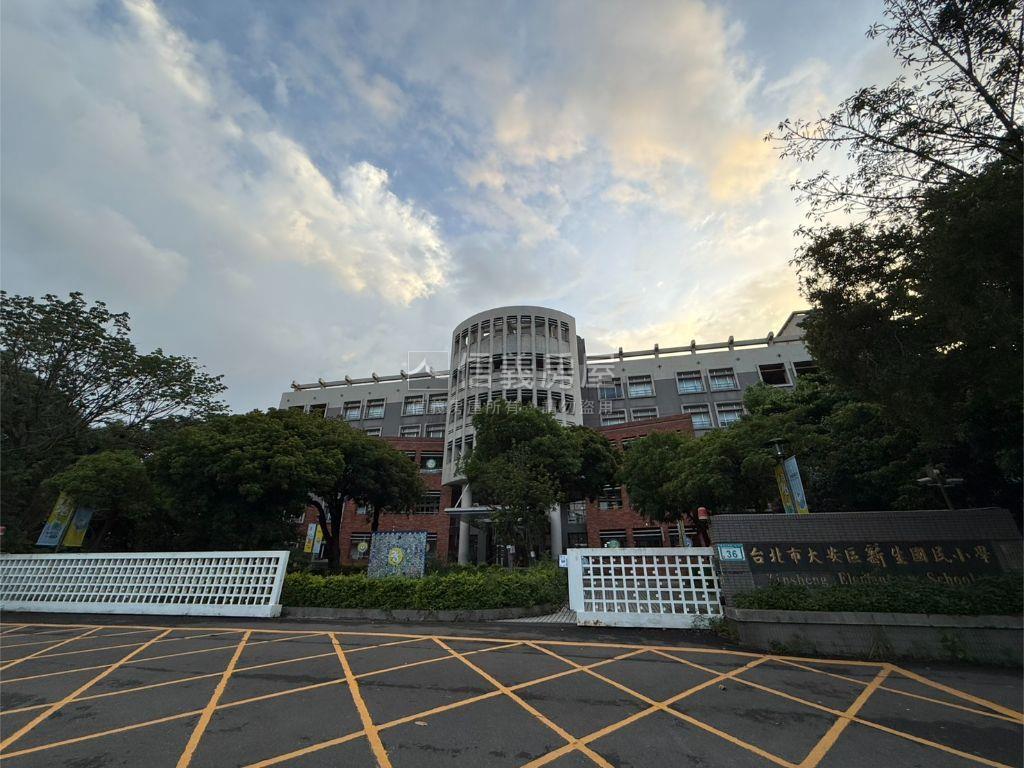 雙金華新生國小多功能壹樓房屋室內格局與周邊環境