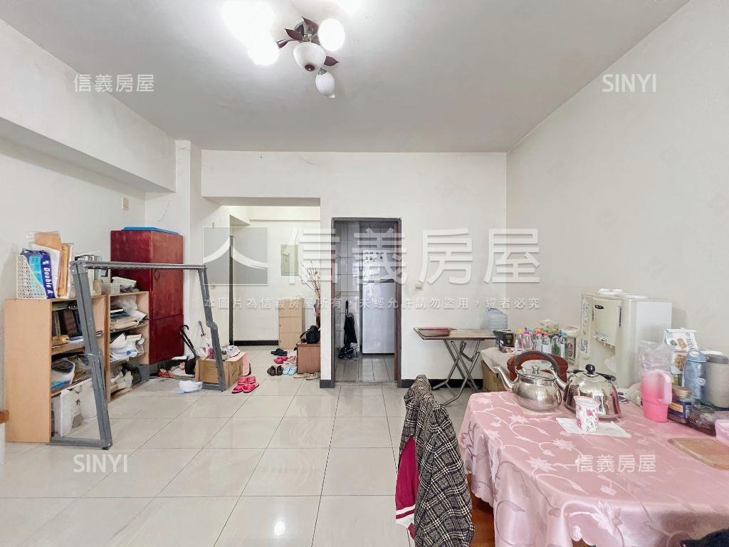陸光經典四房車位房屋室內格局與周邊環境