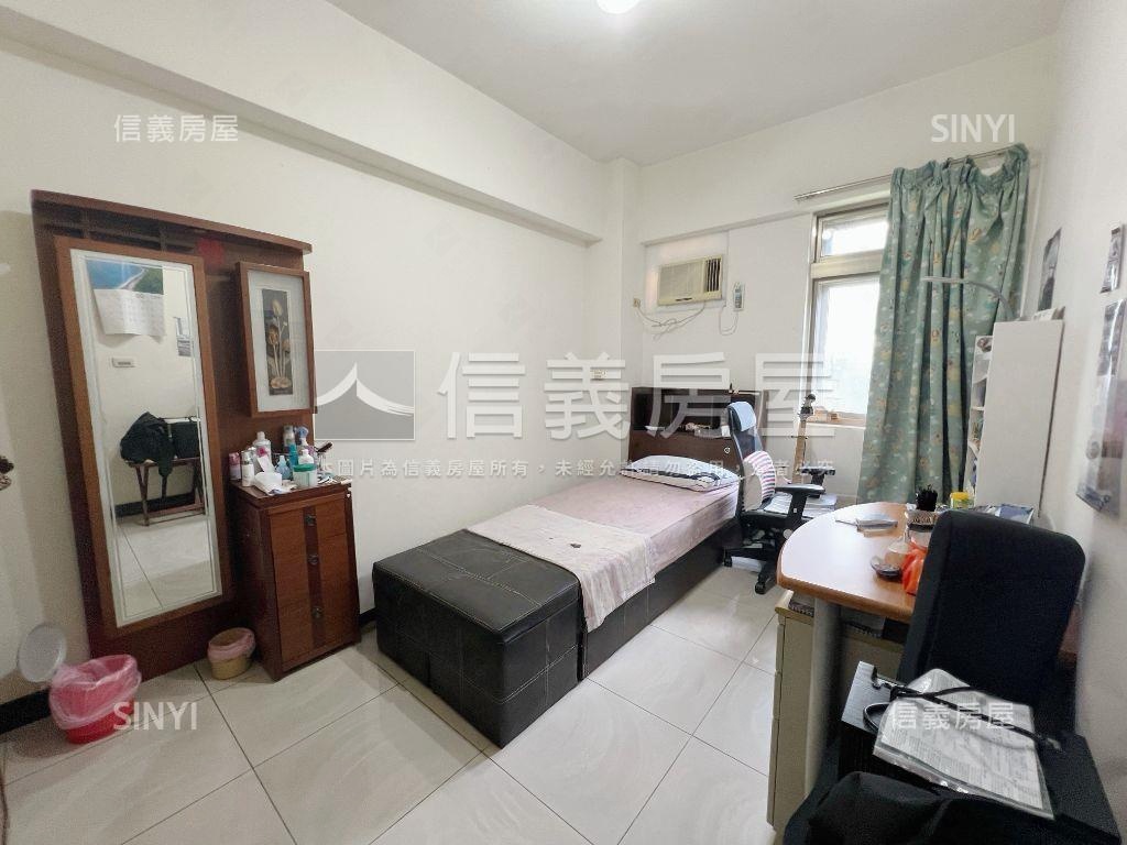 陸光經典四房車位房屋室內格局與周邊環境