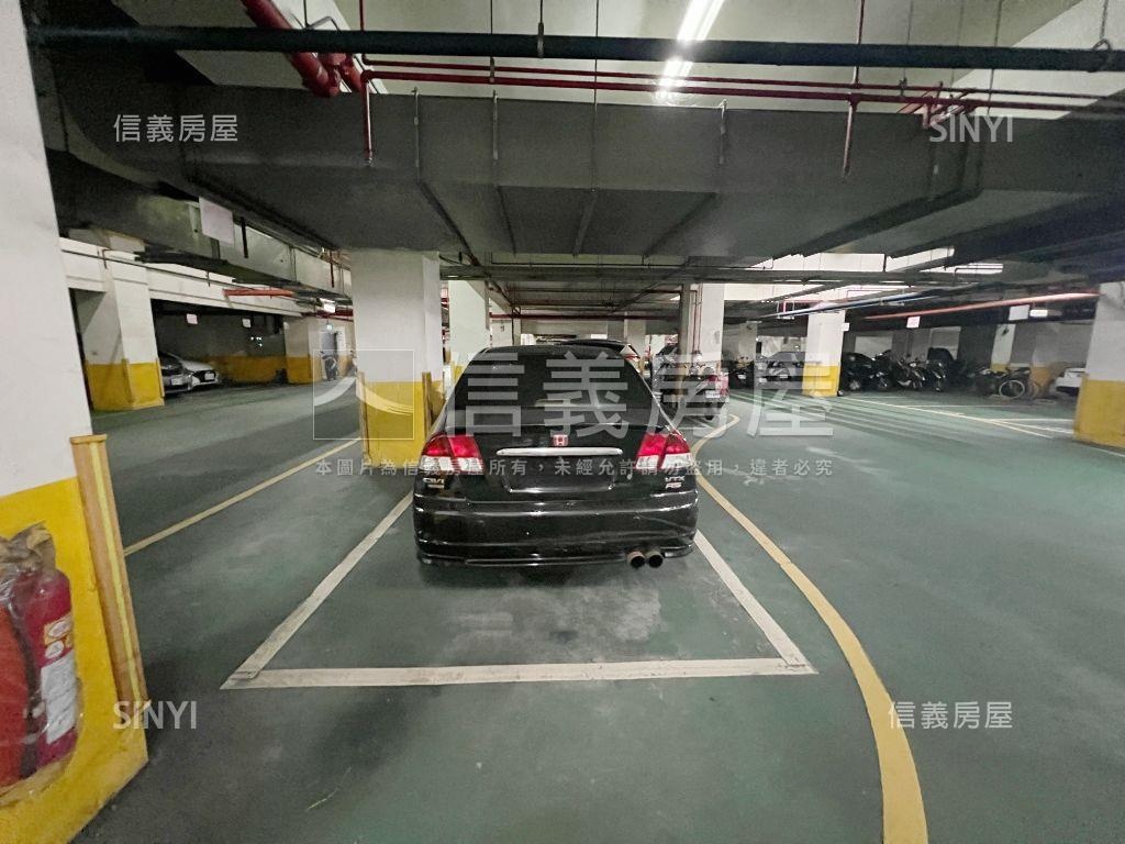 陸光經典四房車位房屋室內格局與周邊環境