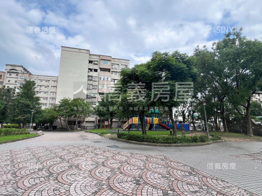 陸光經典四房車位房屋室內格局與周邊環境