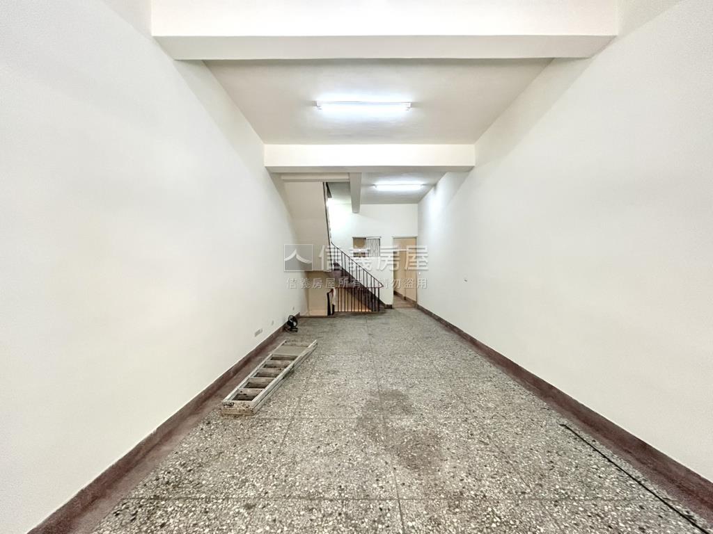 鬧中取靜方便停車臨路透天房屋室內格局與周邊環境