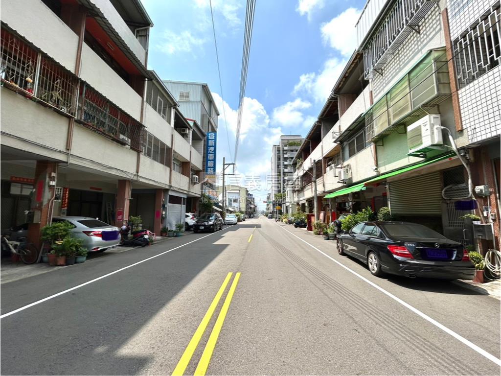 鬧中取靜方便停車臨路透天房屋室內格局與周邊環境