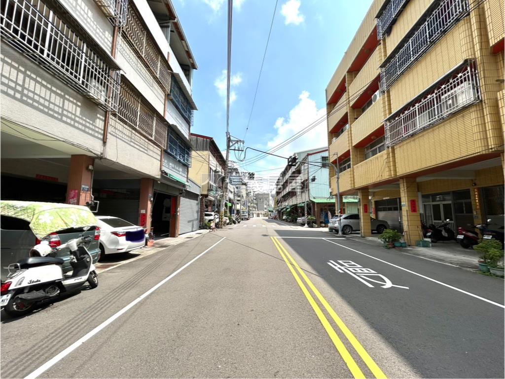 鬧中取靜方便停車臨路透天房屋室內格局與周邊環境