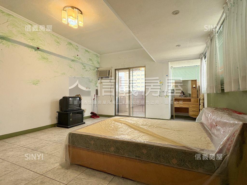 高雄火車站採光明亮大套房房屋室內格局與周邊環境