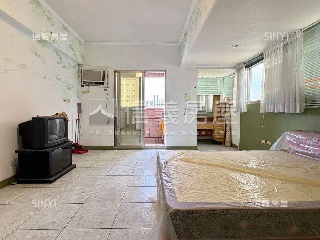 高雄火車站採光明亮大套房房屋室內格局與周邊環境