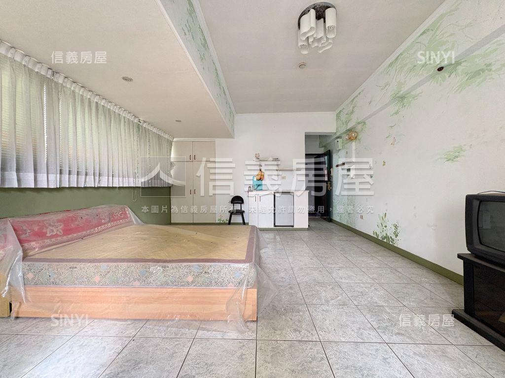 高雄火車站採光明亮大套房房屋室內格局與周邊環境