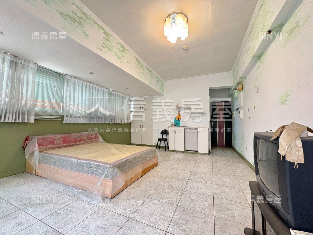 高雄火車站採光明亮大套房房屋室內格局與周邊環境