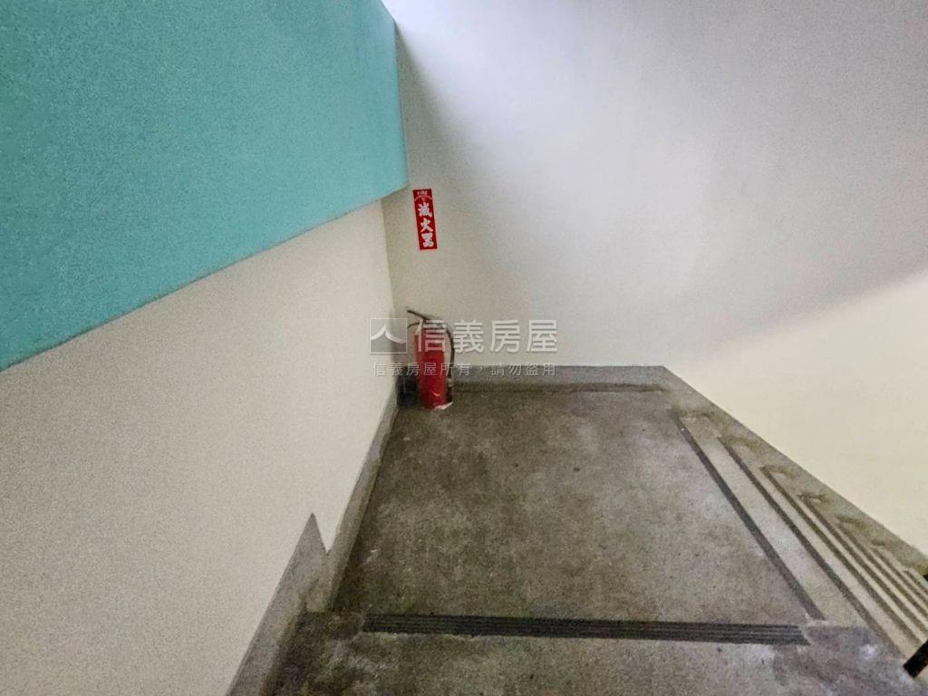 邊間採光面學校操場3房房屋室內格局與周邊環境