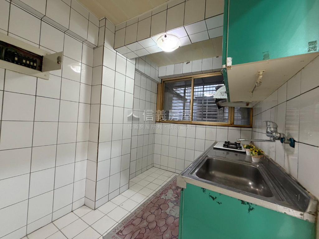 慈華街三房電梯華廈房屋室內格局與周邊環境