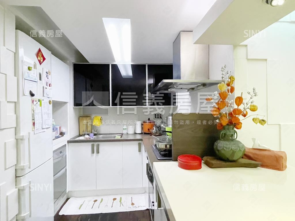 近國館市府精華地高樓３房房屋室內格局與周邊環境