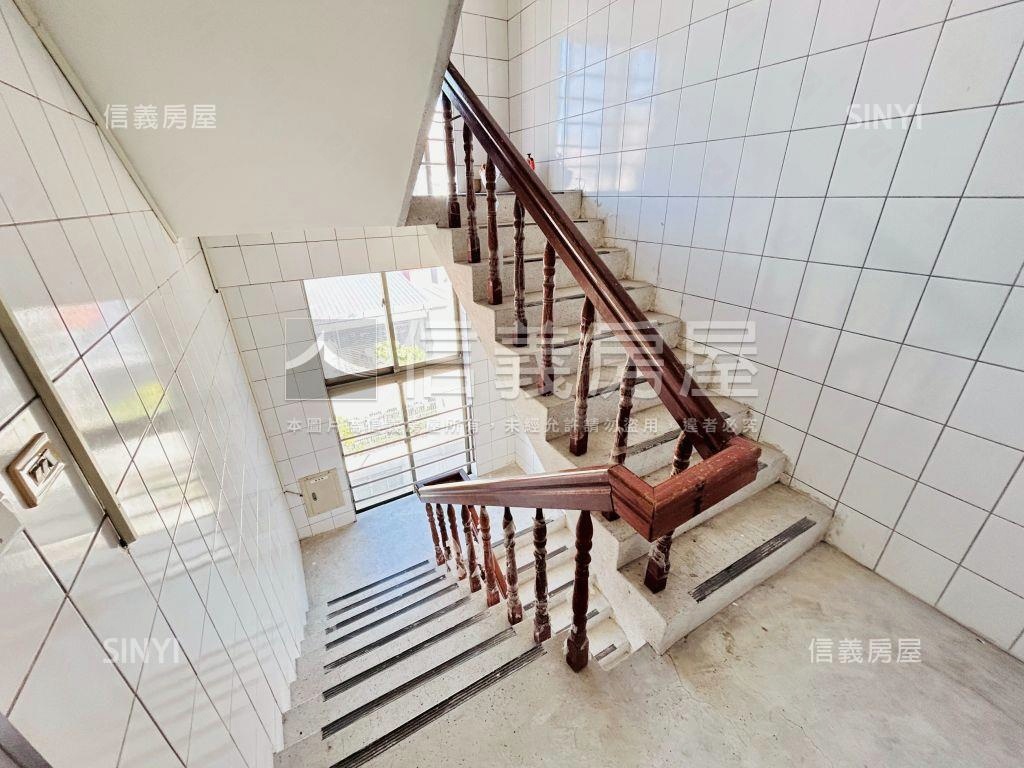 近青溪國小大三房車位房屋室內格局與周邊環境