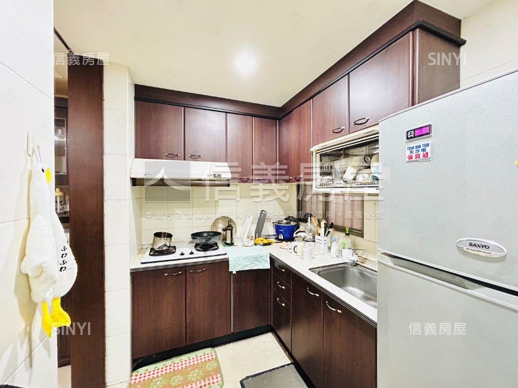 芝山靜巷一樓門前停車方便房屋室內格局與周邊環境