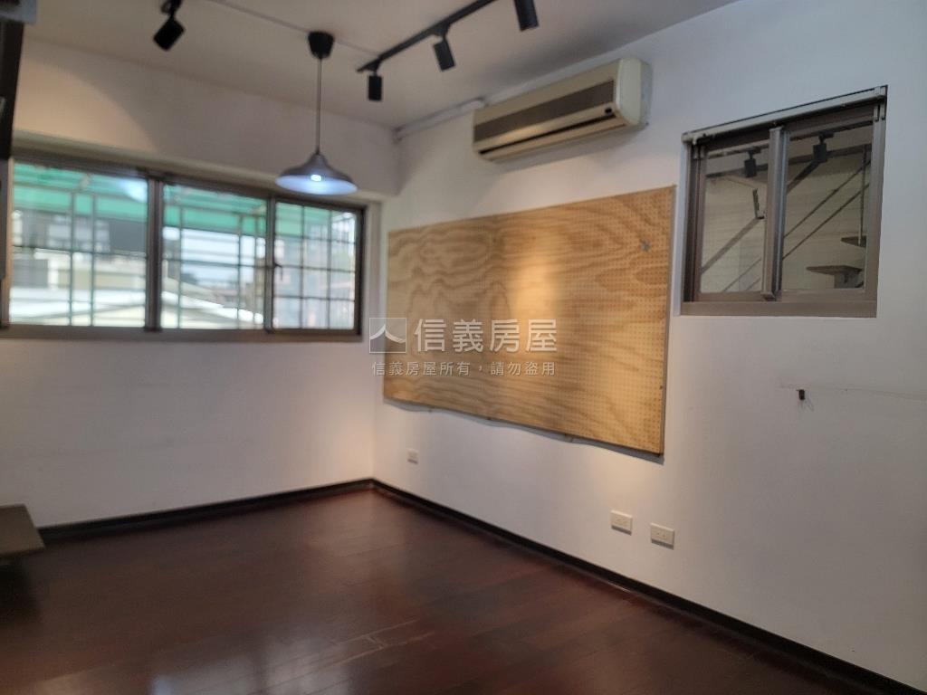 忠孝新生站低總價挑高小品房屋室內格局與周邊環境
