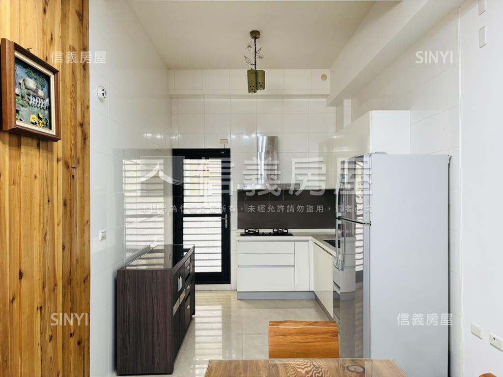 ＬＭ｜大面寬雙車豪墅房屋室內格局與周邊環境