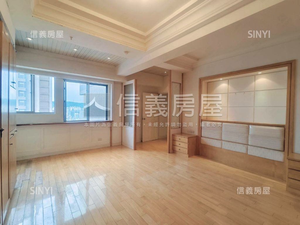 中正巨星˙４房雙車位房屋室內格局與周邊環境